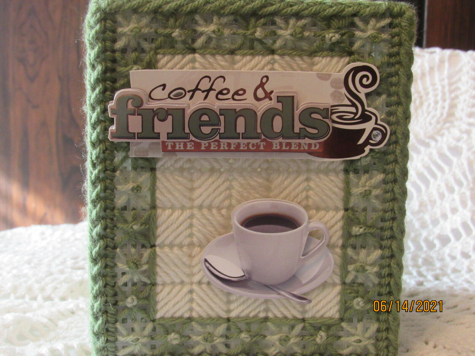 Coffee & Friends   New Handmade Plastic Canvas Tissue Box Cover - Cube