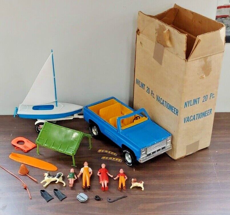 Vintage 1960s Nylint Vacationer Pressed Steel Ford Toy Truck 20 Pc Boat Family