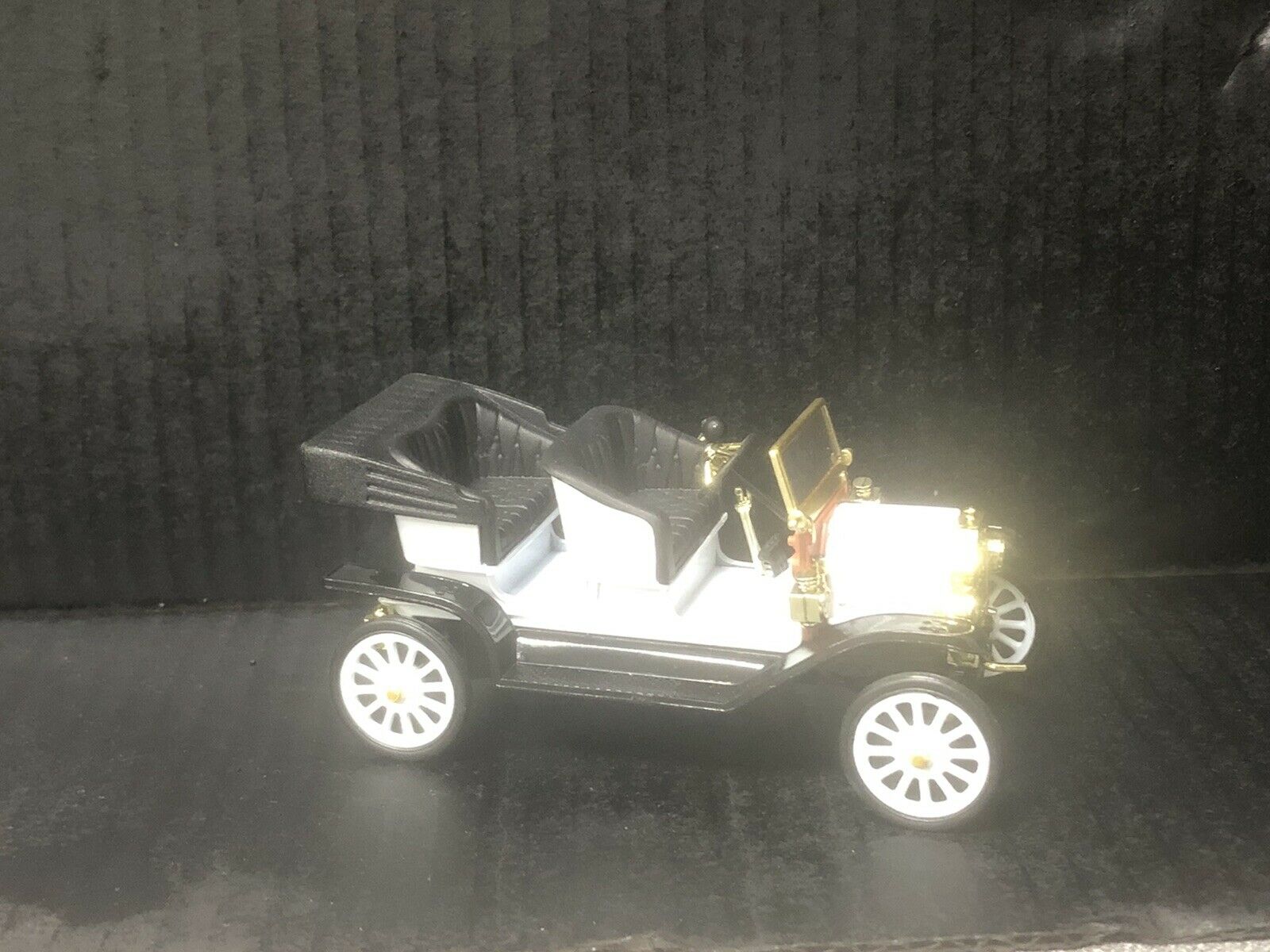 1:32 Scale National Motor Museum Ss-t5560 Die-cast 1909 Ford Tourabout - White